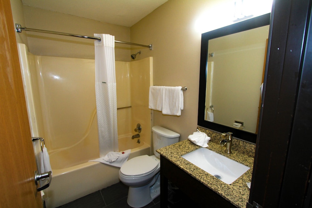 Super 8 by Wyndham Lenexa Overland Park/Mall Area 26/70