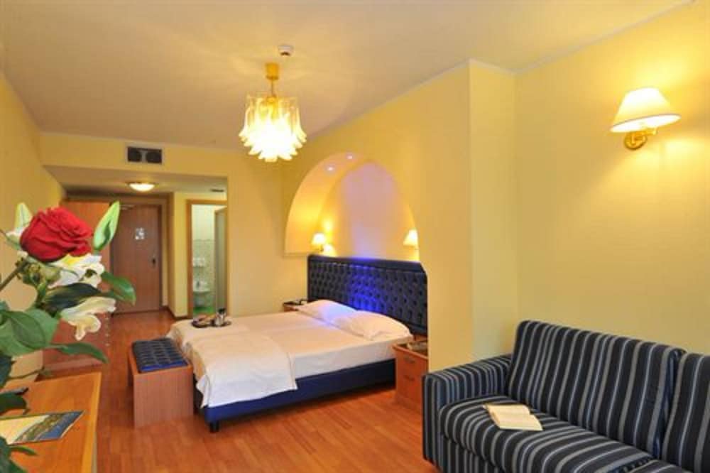 STANDARD, DOUBLE OR TWIN BED
