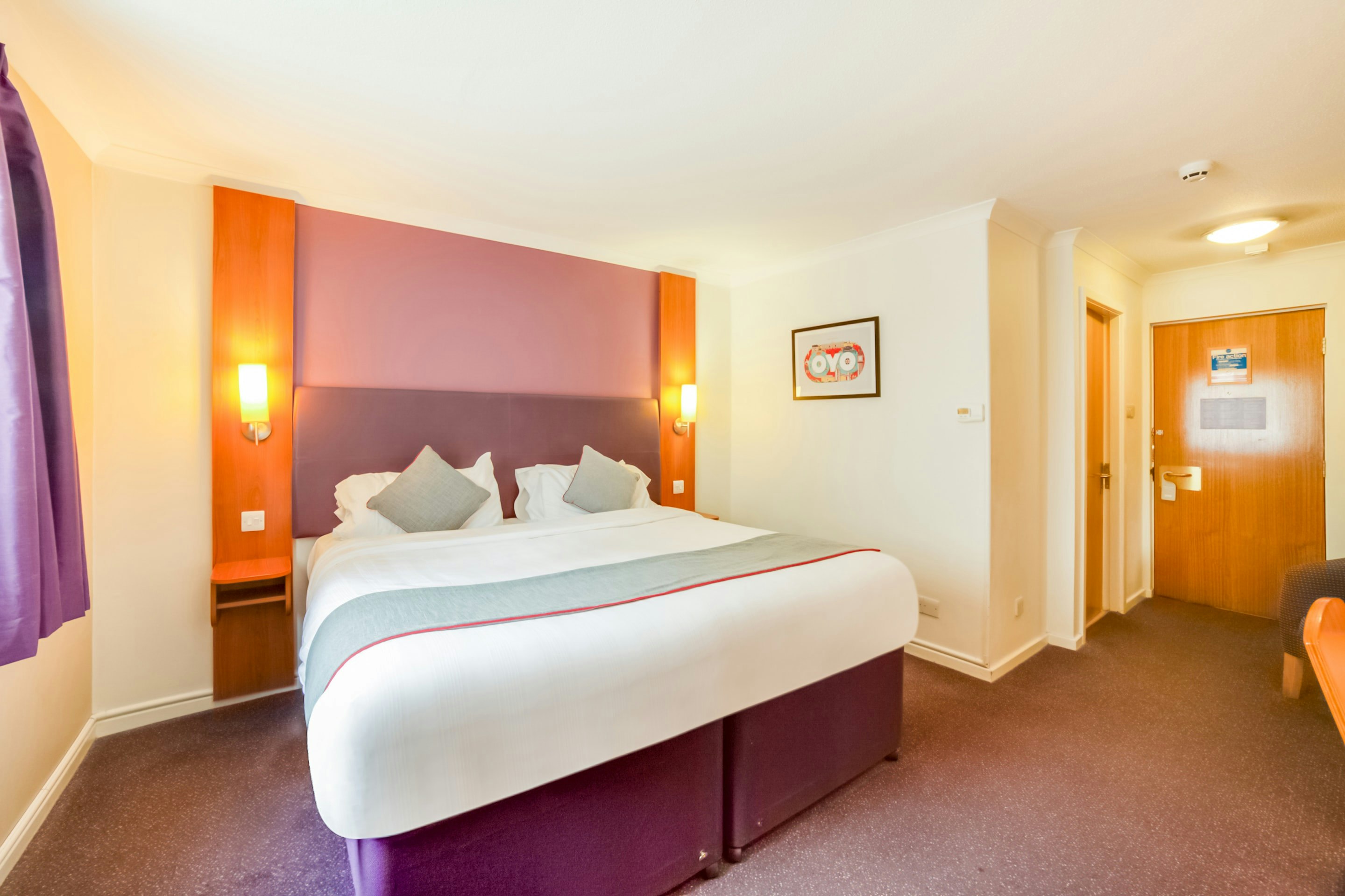 OYO Lakeside Haydock Hotel, St Helens, A580 East Lancs, Garswood Old Road 11/23