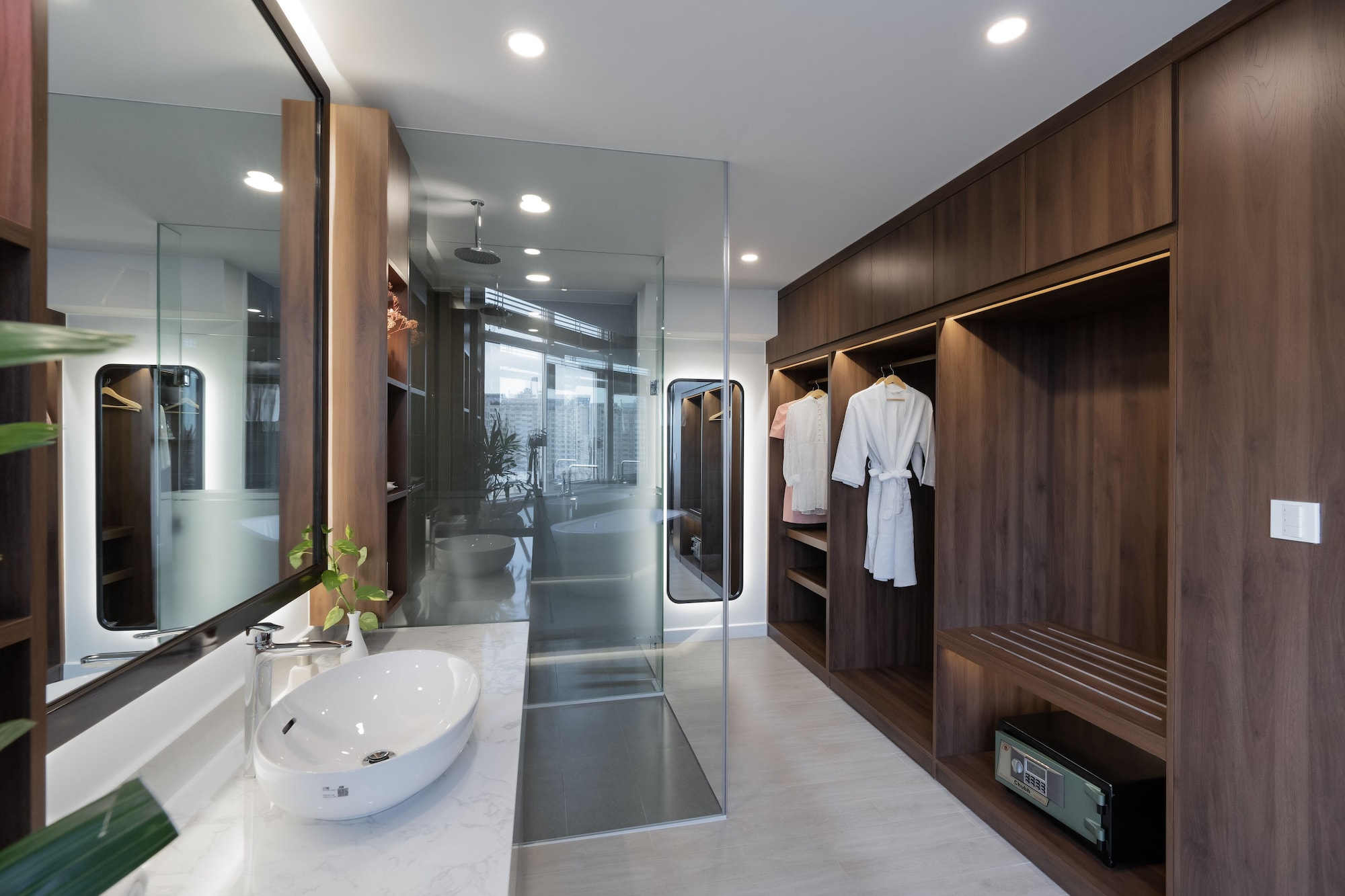 جناح جونيور بانورامي بسرير كينج بإطلالة على المدينة، G8 Center Hotel Saigon 9/10