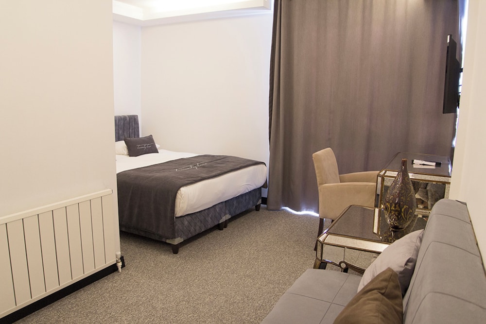The 22 Hotel 26/50