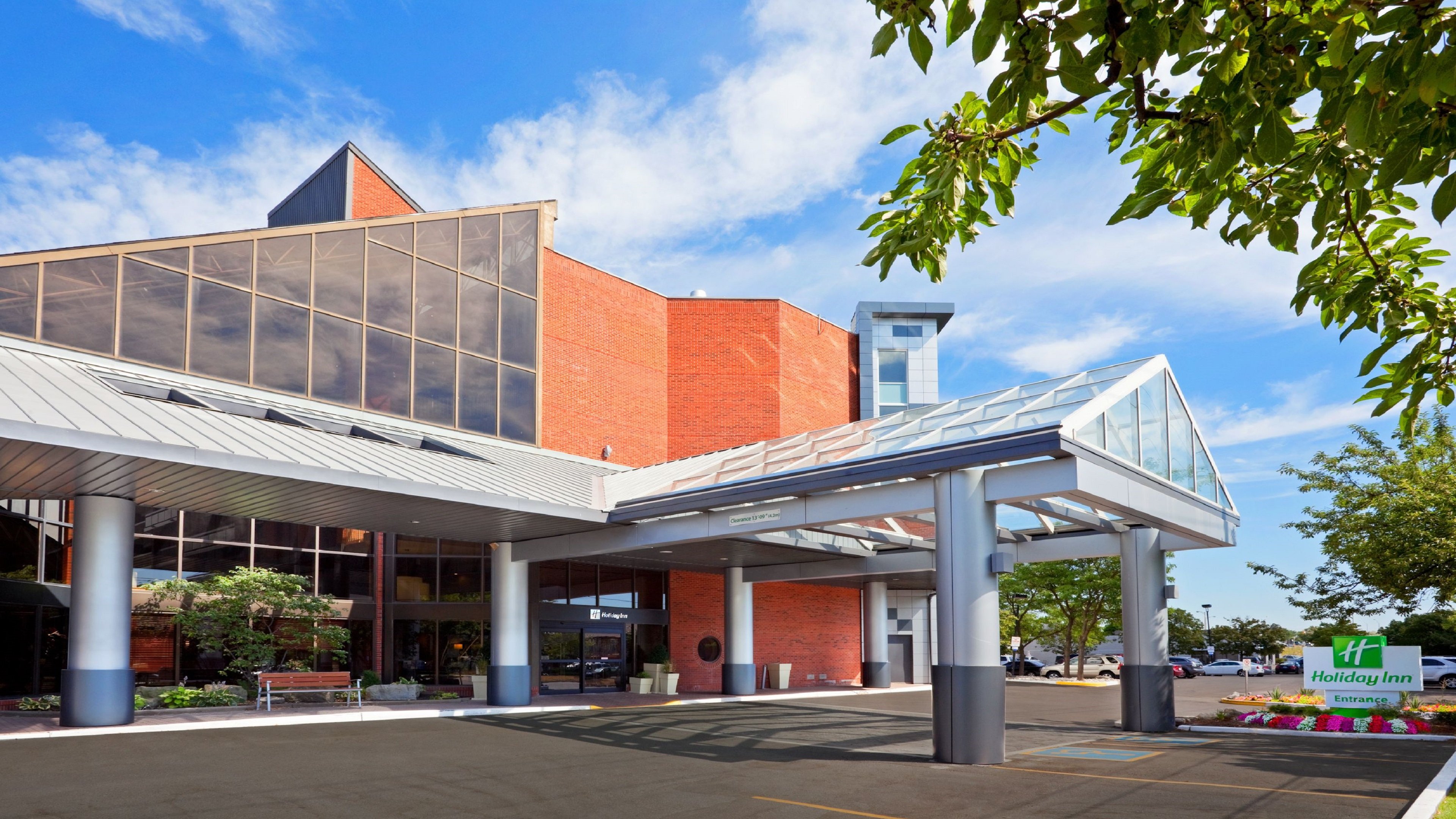 Holiday Inn Oakville Centre 70/81