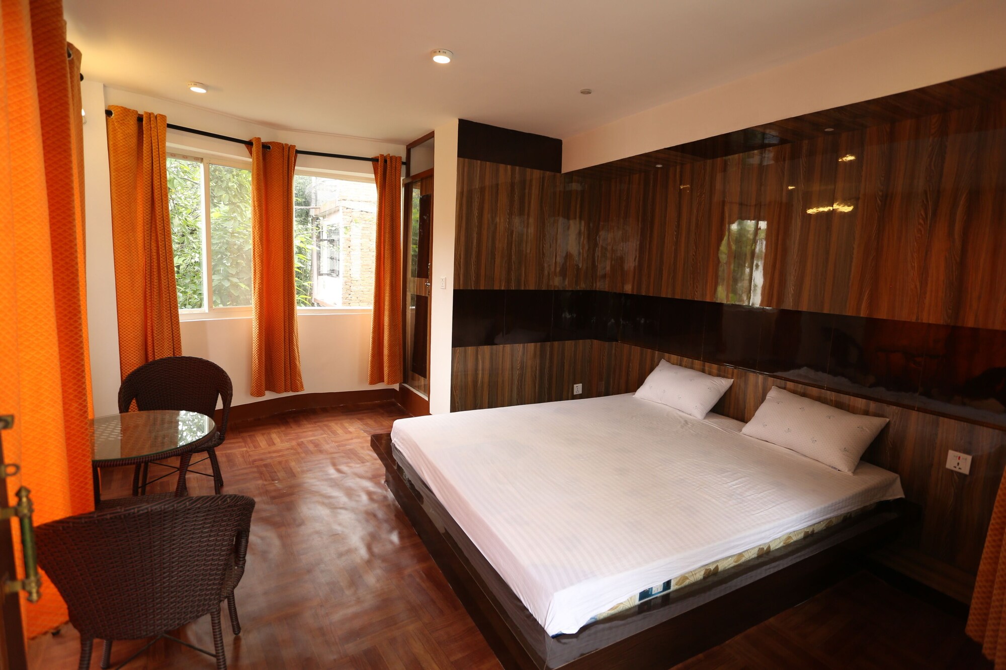 DELUXE, STUDIO, KING BED, GARDEN VIEW, GARDEN AREA