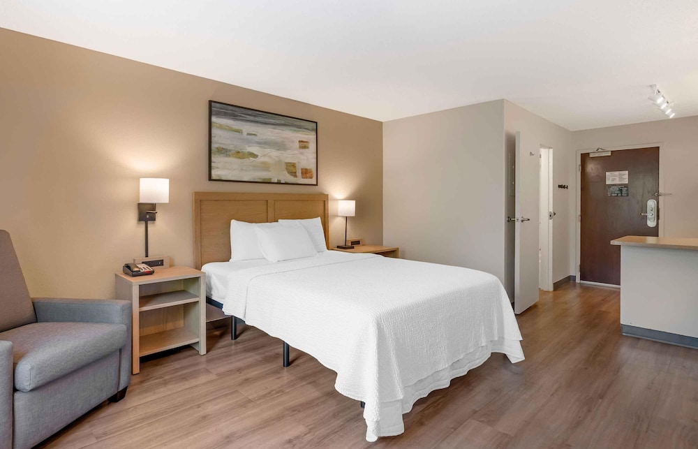 Extended Stay America Suites St Petersburg Clearwater ExecDr 23/53