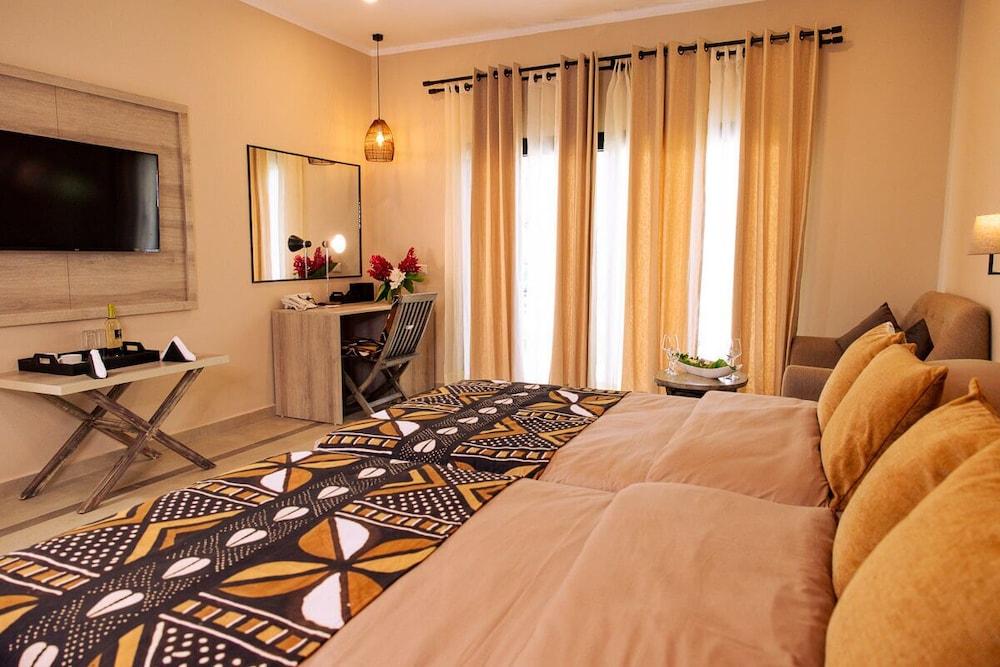 Bakadaji Hotel 10/21