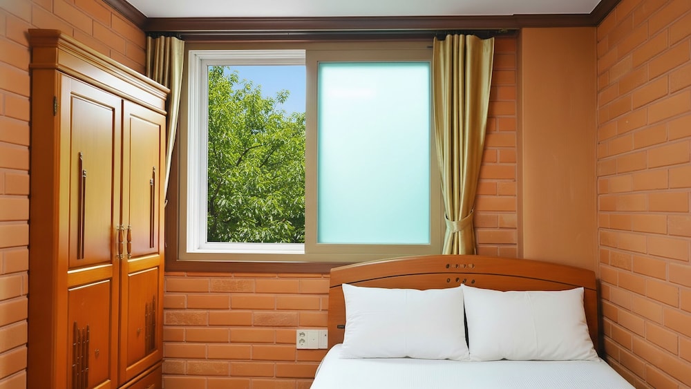 Yeosu Hwangto Pension 13/50