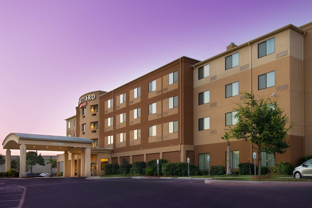 Courtyard By Marriott San Antonio Seaworld Lackland in SAN ANTONIO - TX