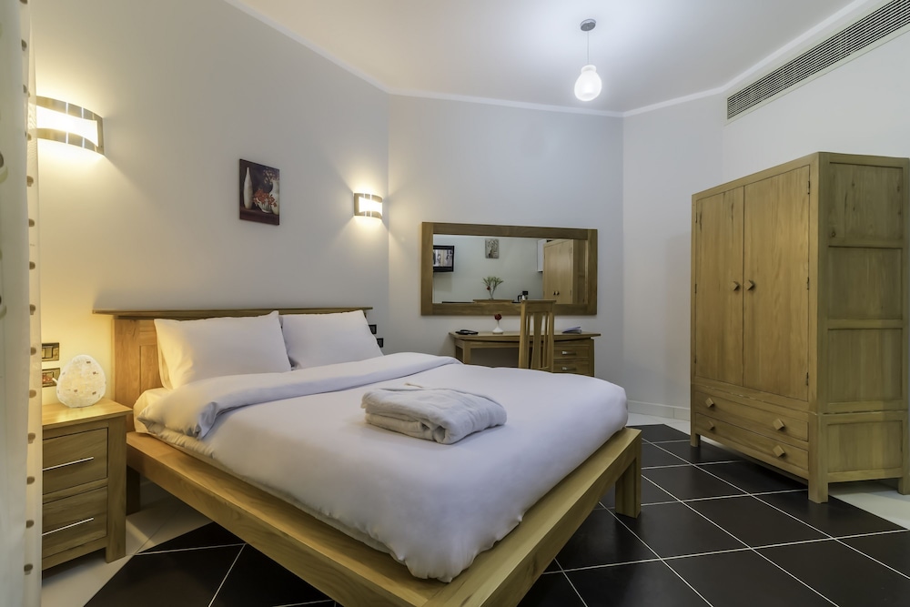 Royal Beach Serviced Apartments 55/75