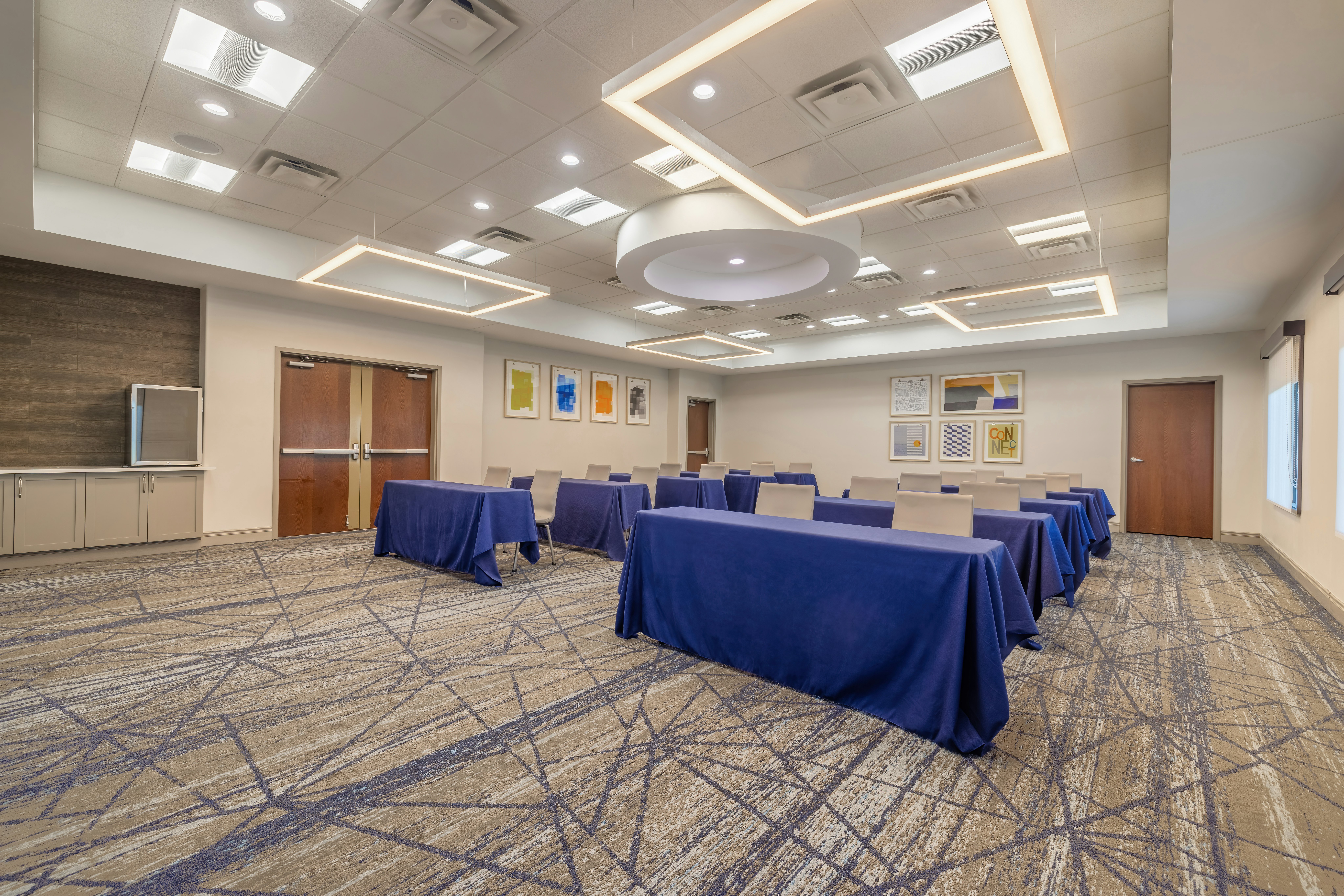 Holiday Inn Express Hotel Suites Kansas City Airport 12/72