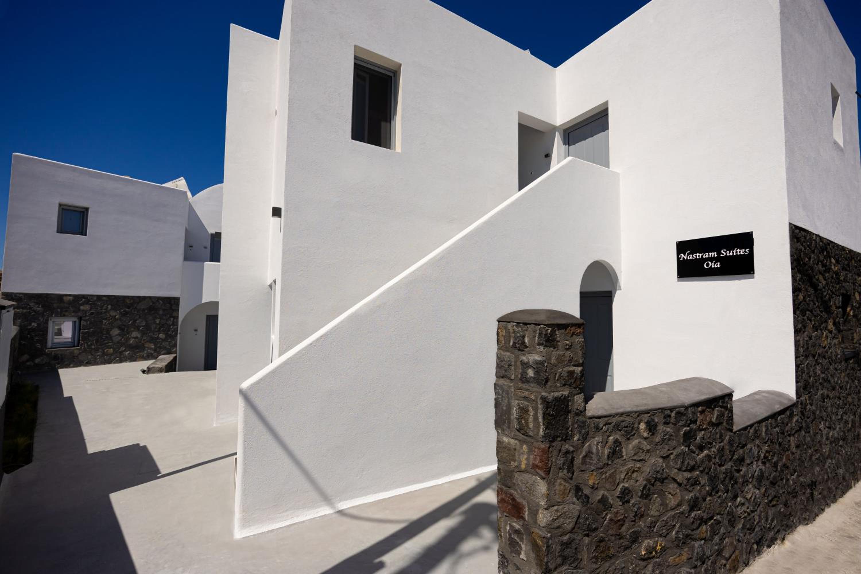 Nastram Suites Oia 18/30