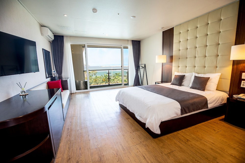 DELUXE, SINGLE, OCEAN VIEW