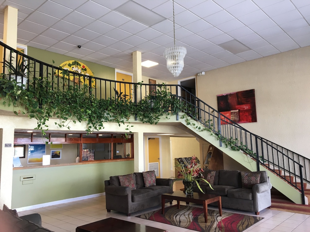 Days Inn by Wyndham Fort Pierce Midtown 11/55