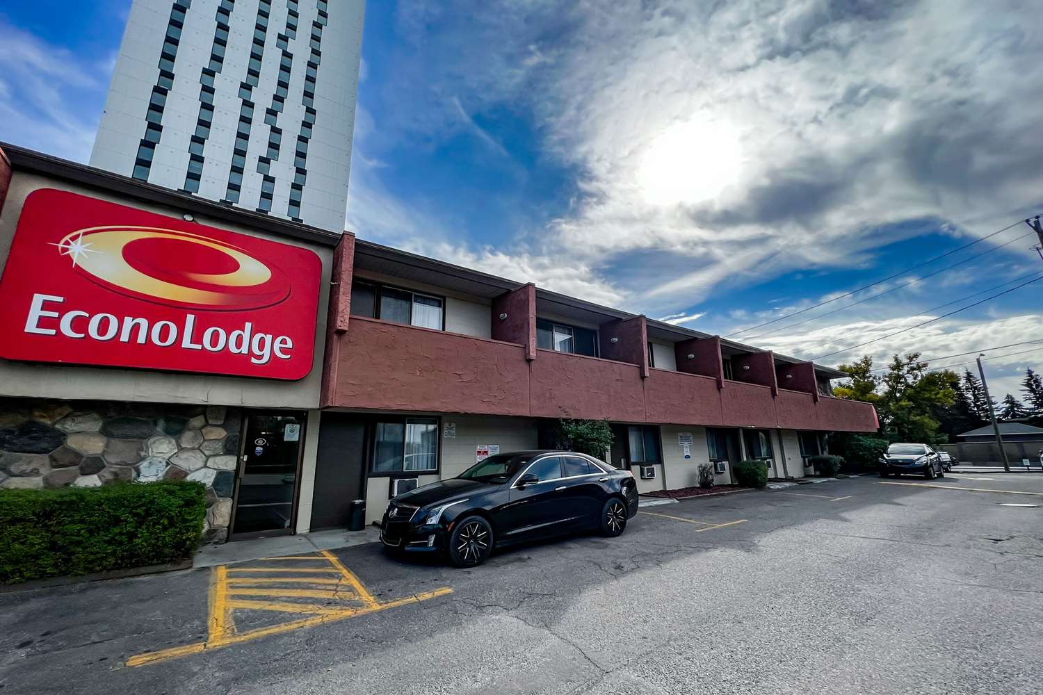 Econo Lodge Calgary Motel Village 9/13