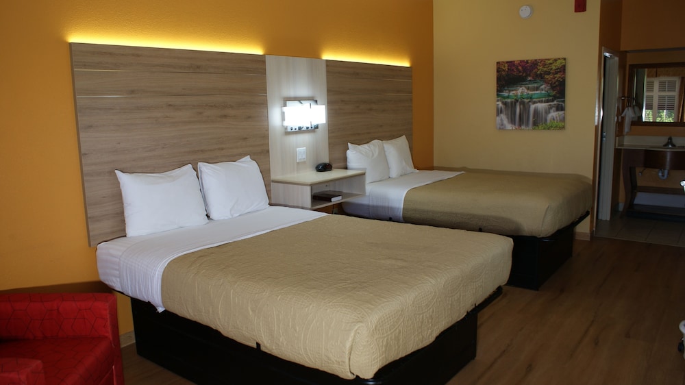 Home Town Inn And Suites 18/47