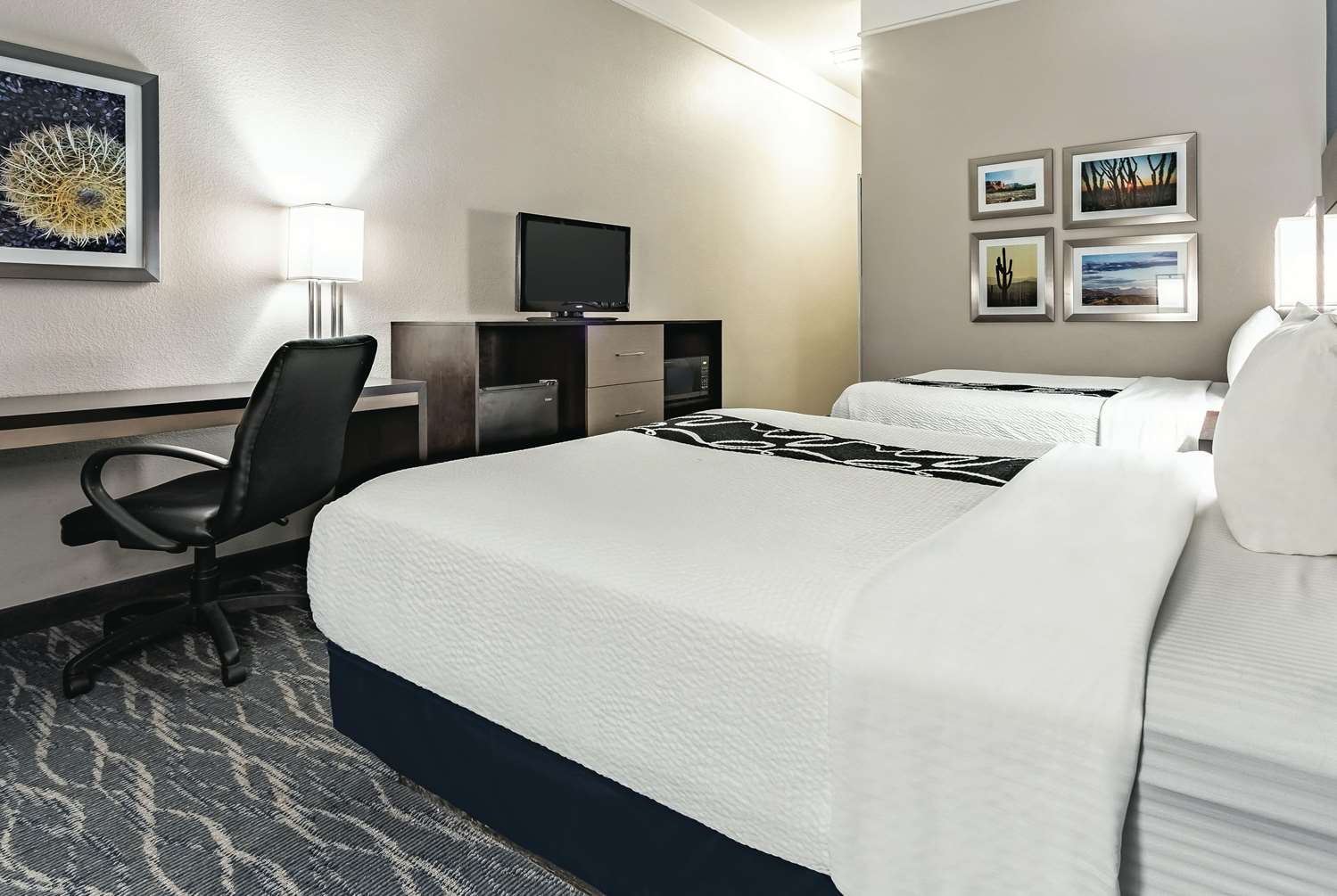 La Quinta Inn and Suites Phoenix I-10 West 37/50