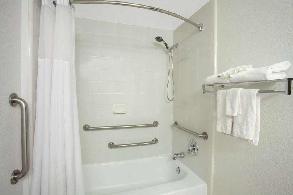 Ramada By Wyndham Davenport Orlando South 18/51