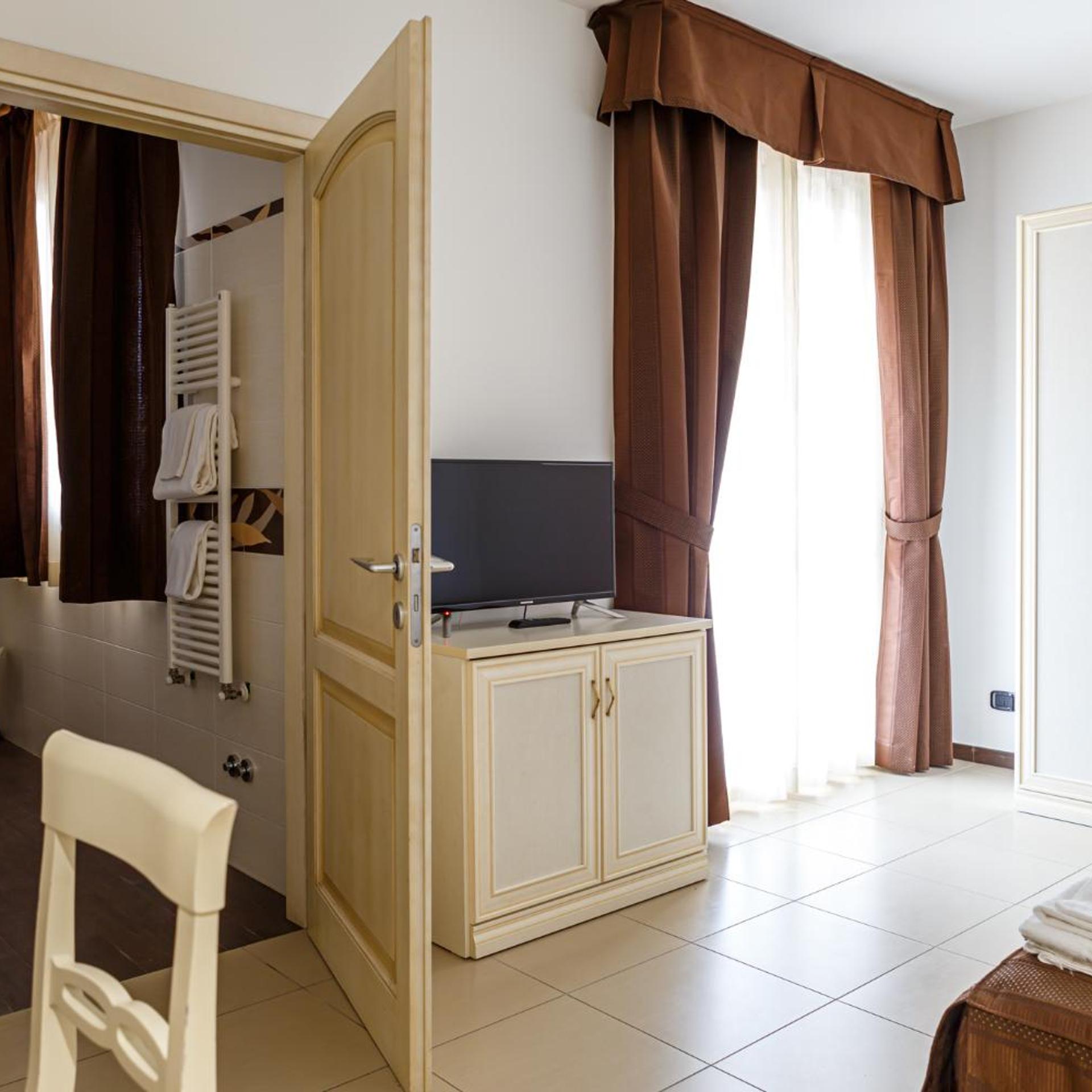 غرفة ثلاثية لذوي الإعاقة، Hotel Villa Sofia 2/5