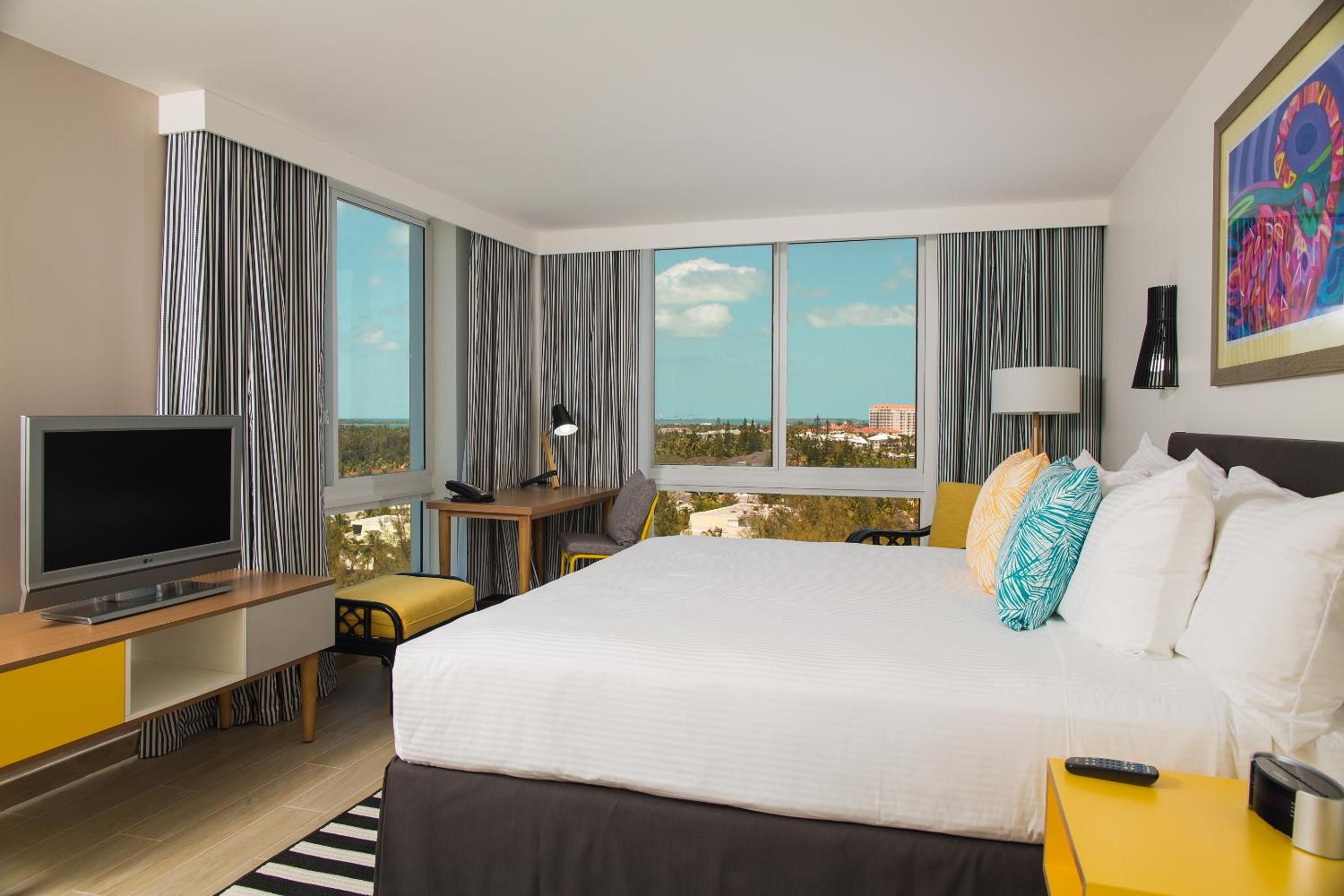 Room, King Bed, Island View, Accessible