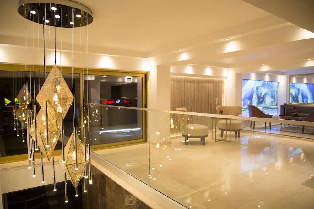 Tn&Co Hotel 4/27