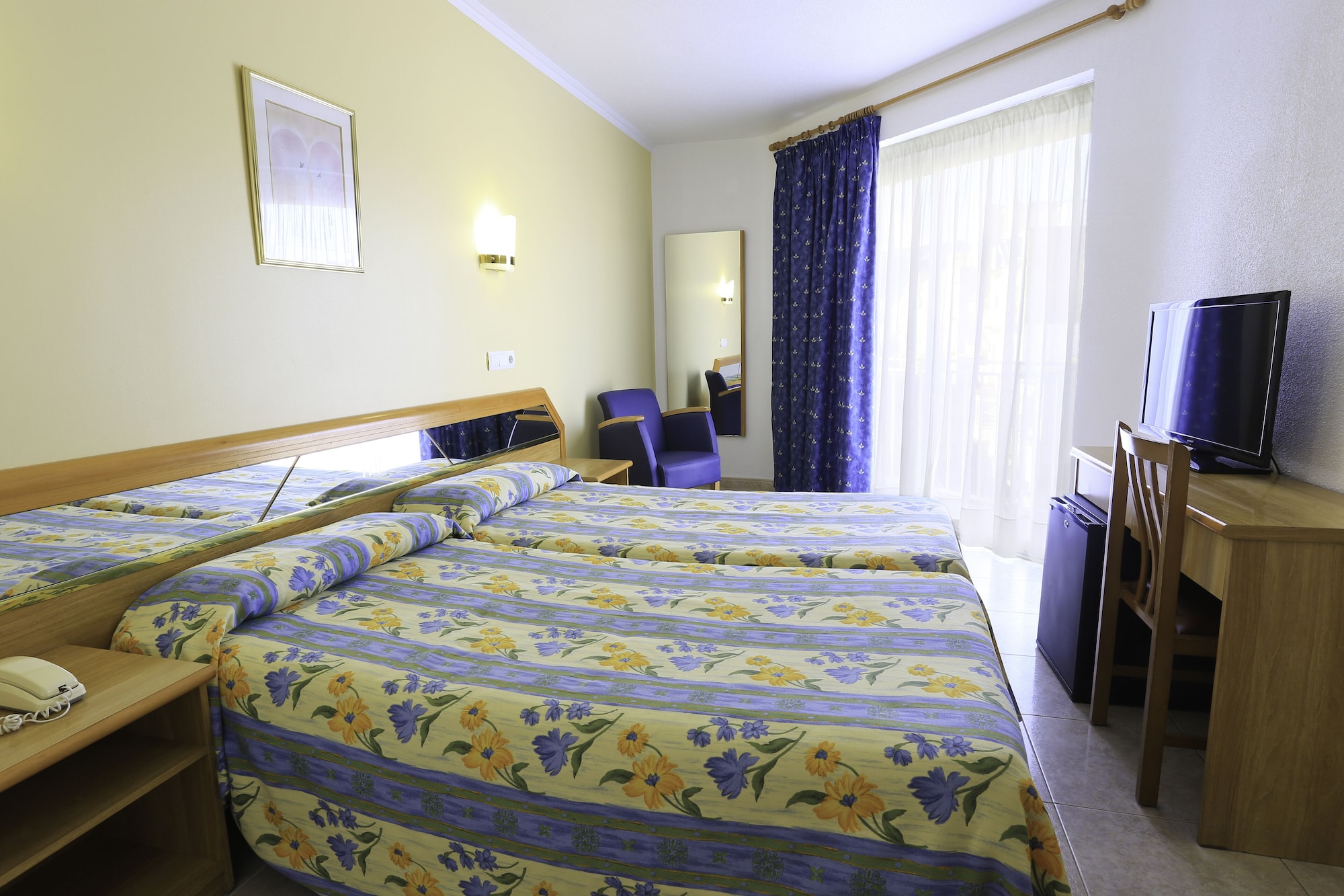 غرفة قياسية بسريرين منفصلين، Volga Hotel 3/5
