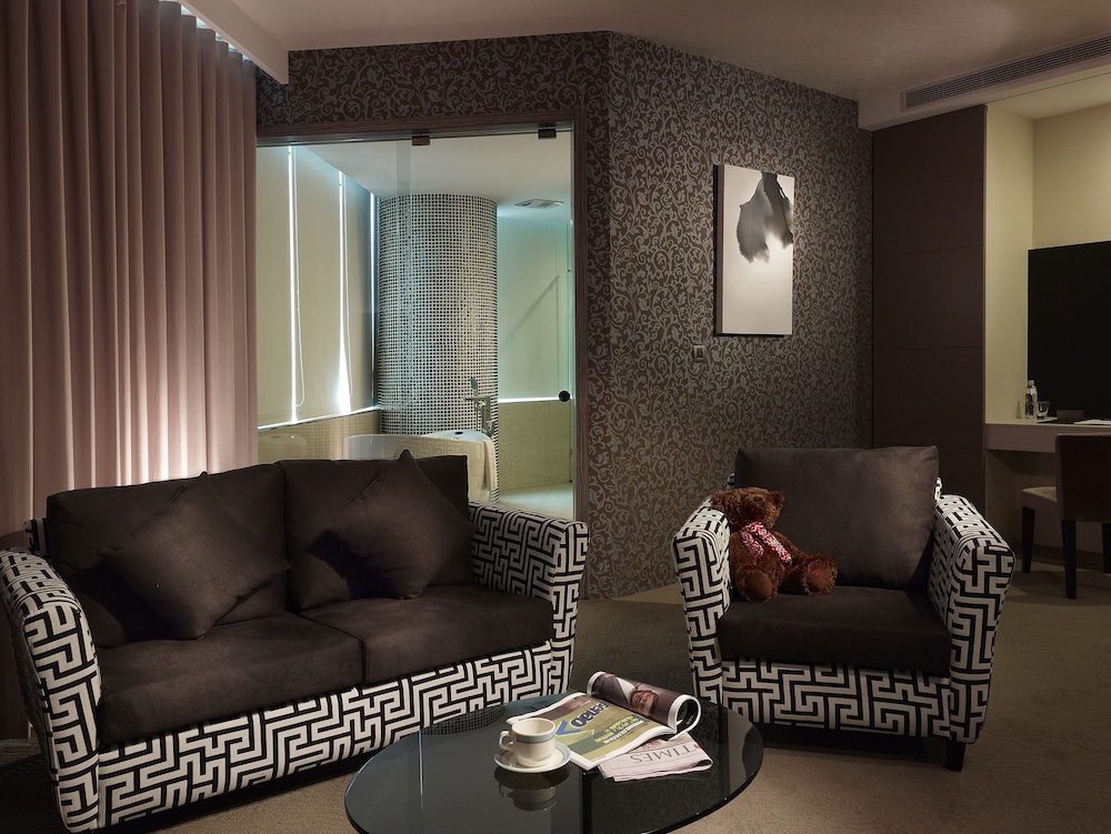 The Loft Hotel 50/75
