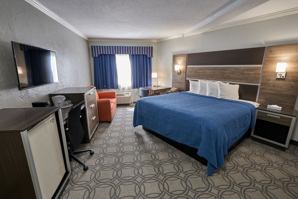Family Suite, King and Queen Bed, Sofa
