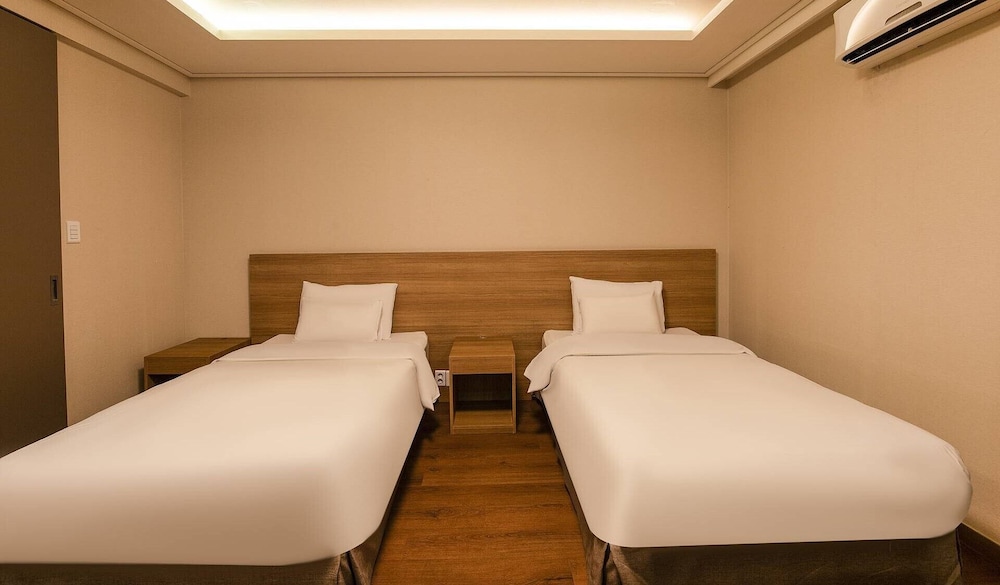 Korea Tourist Hotel 28/61