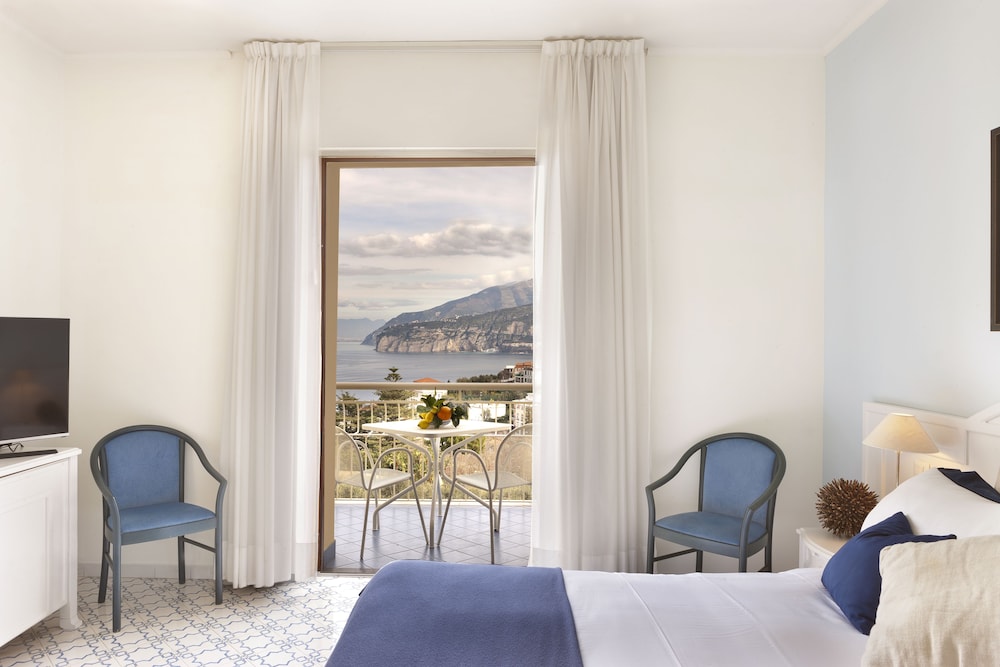 Grand Hotel Vesuvio Sorrento 60/72
