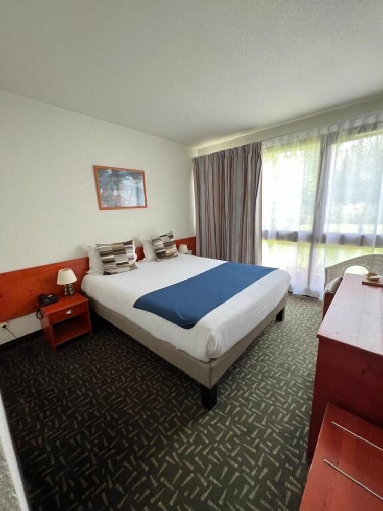 HOTEL LA BELLE POULE 6/44