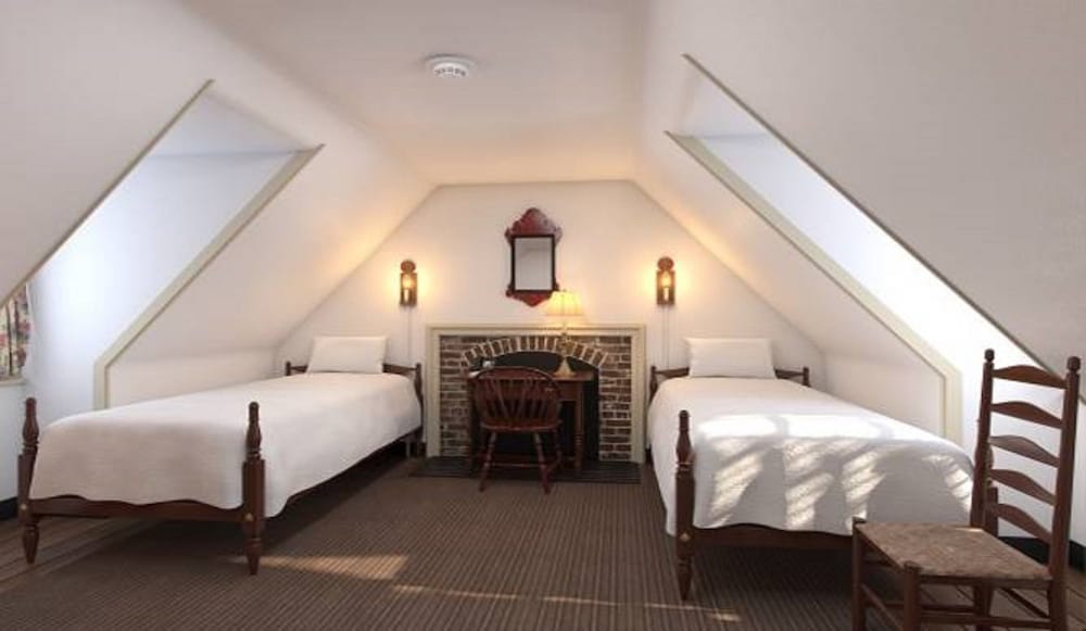 2 BEDROOMS, SIGNATURE, HOUSE, GARDEN AREA