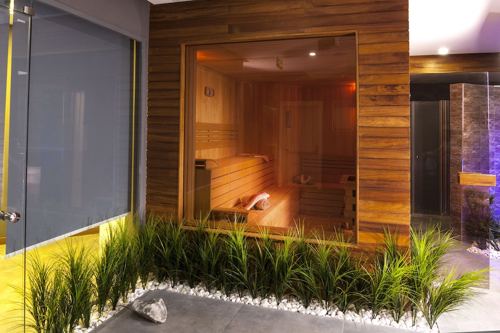 Majura Hotel 29/50
