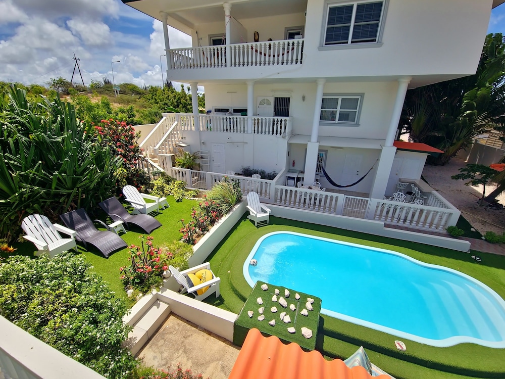 Adonai Hotel Boutique Bed And Breakfast 83/93