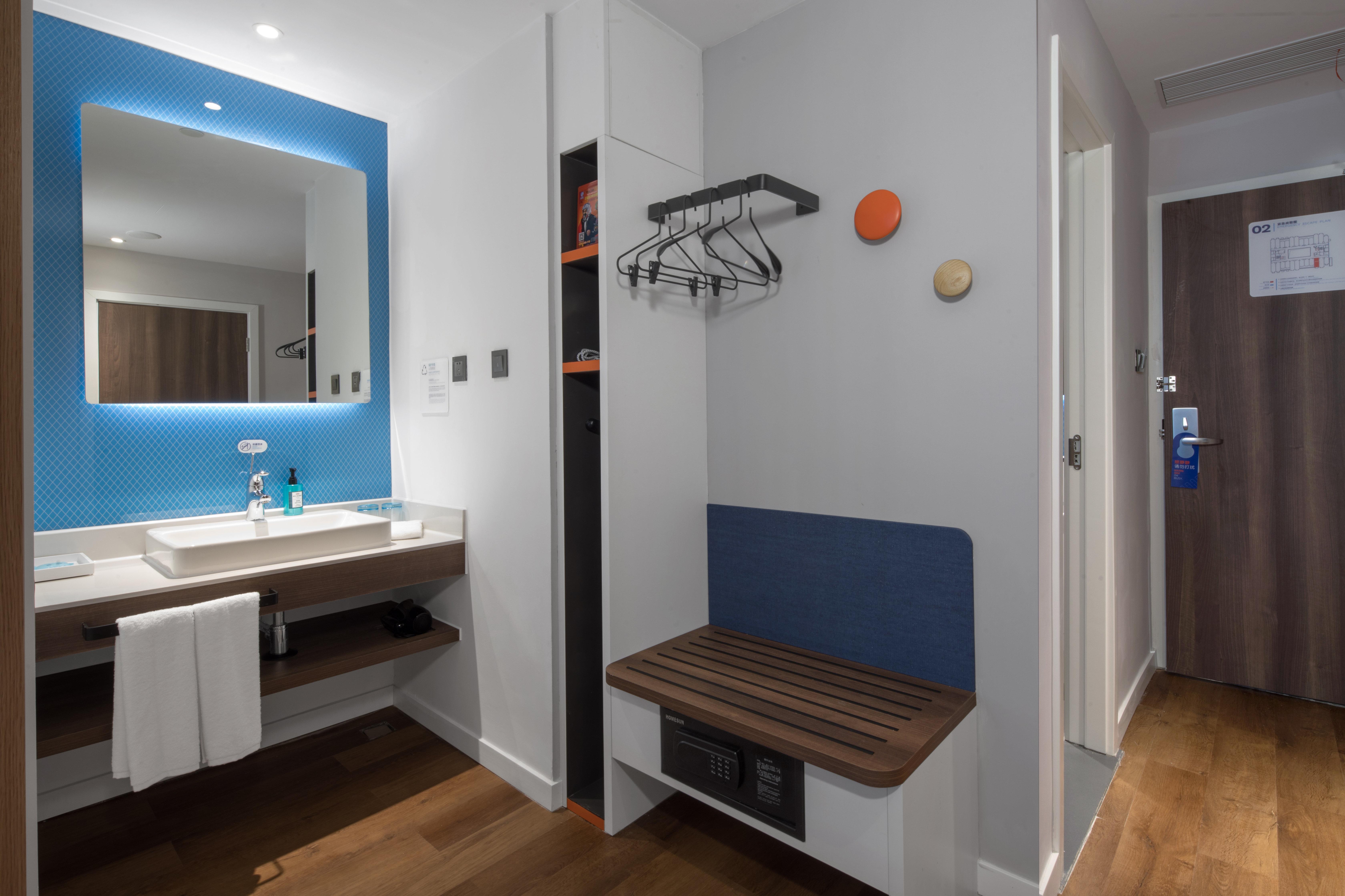 Holiday Inn Express Shanghai Tourism Zone 40/51