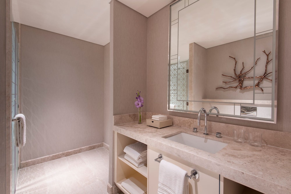3 Bedrooms, Royal, Suite, 3 Double Beds, Sea View, Balcony, The St. Regis Marsa Arabia Island, The Pearl Qatar 10/10