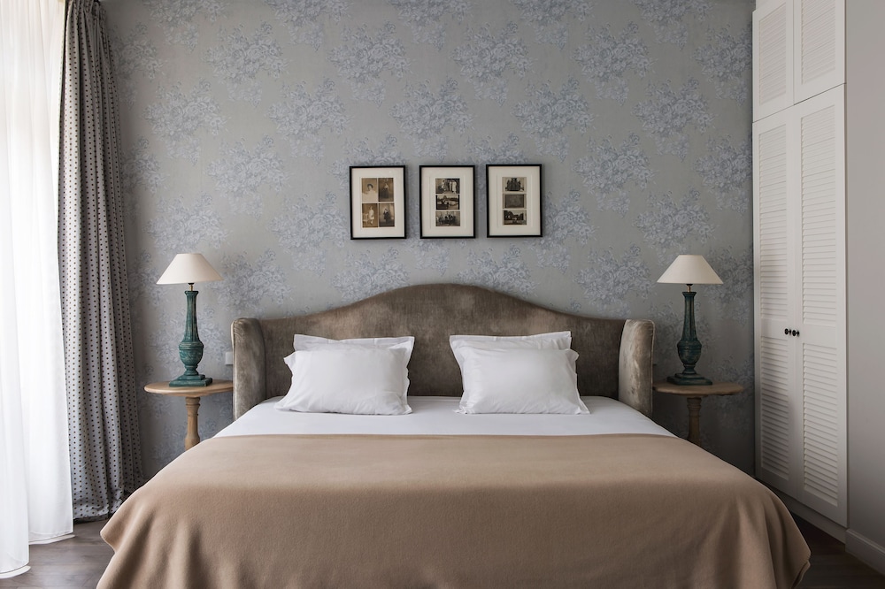 PREMIUM, DOUBLE OR TWIN BED