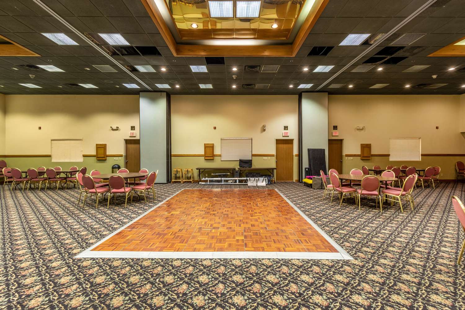 AmericInn & Suites By Wyndham Baraboo Event Center 3/25