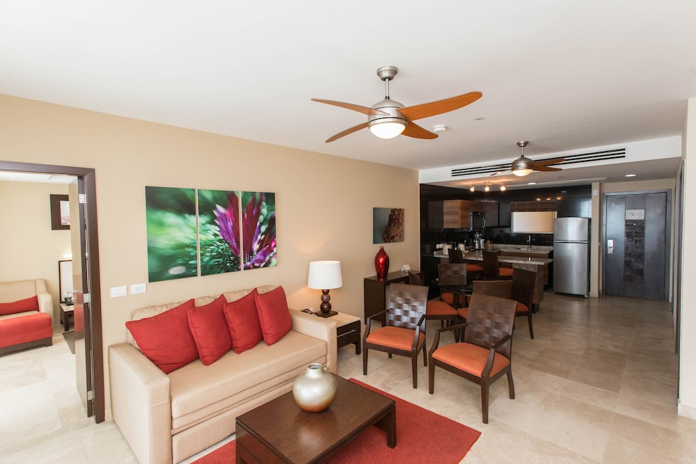 Sunset Plaza Beach Resort 54/79