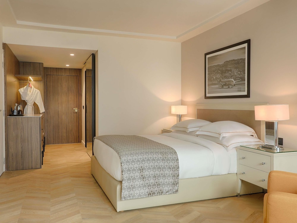 غرفة تنفيذية بسرير كينج، Movenpick Hotel Beirut 8/10
