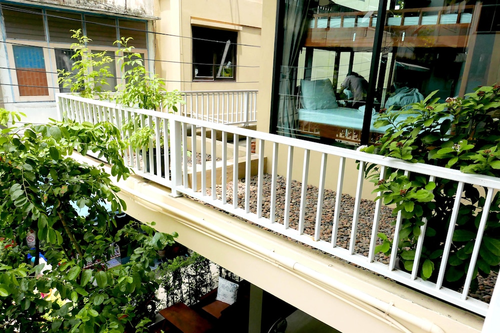 Feung Nakorn Balcony Rooms Cafe 4/79