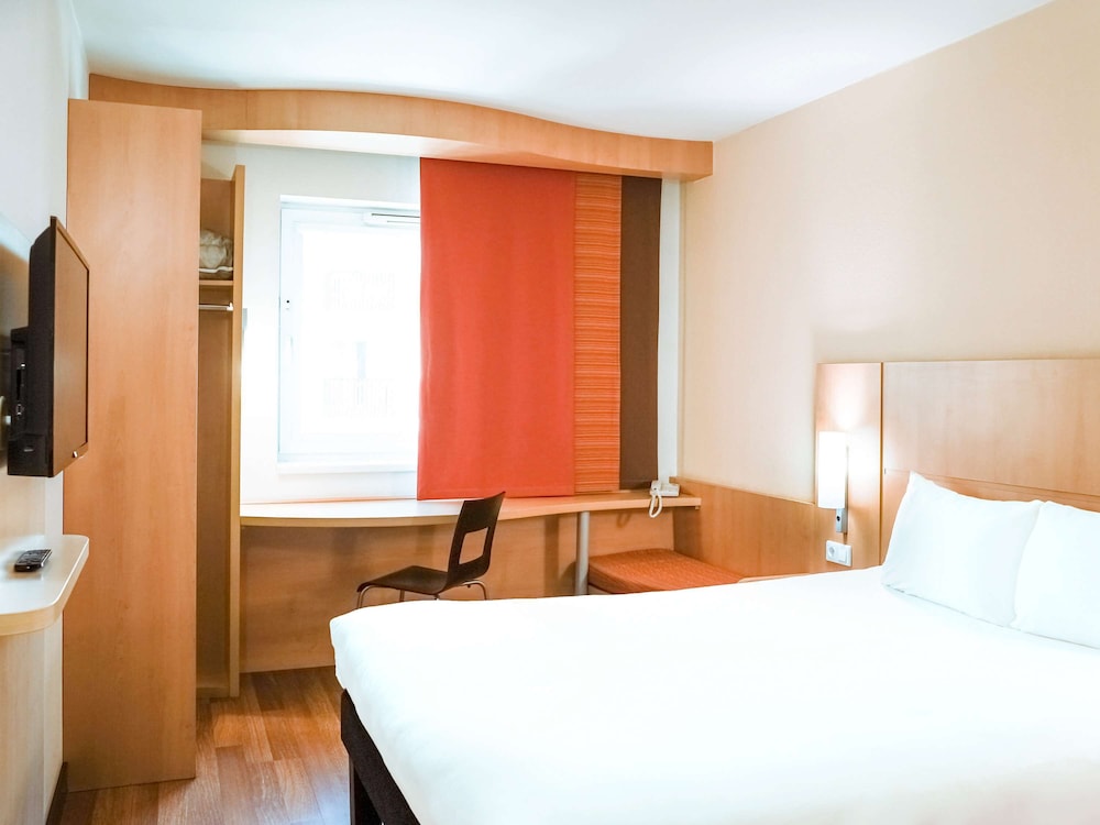 IBIS GYOR 13/48