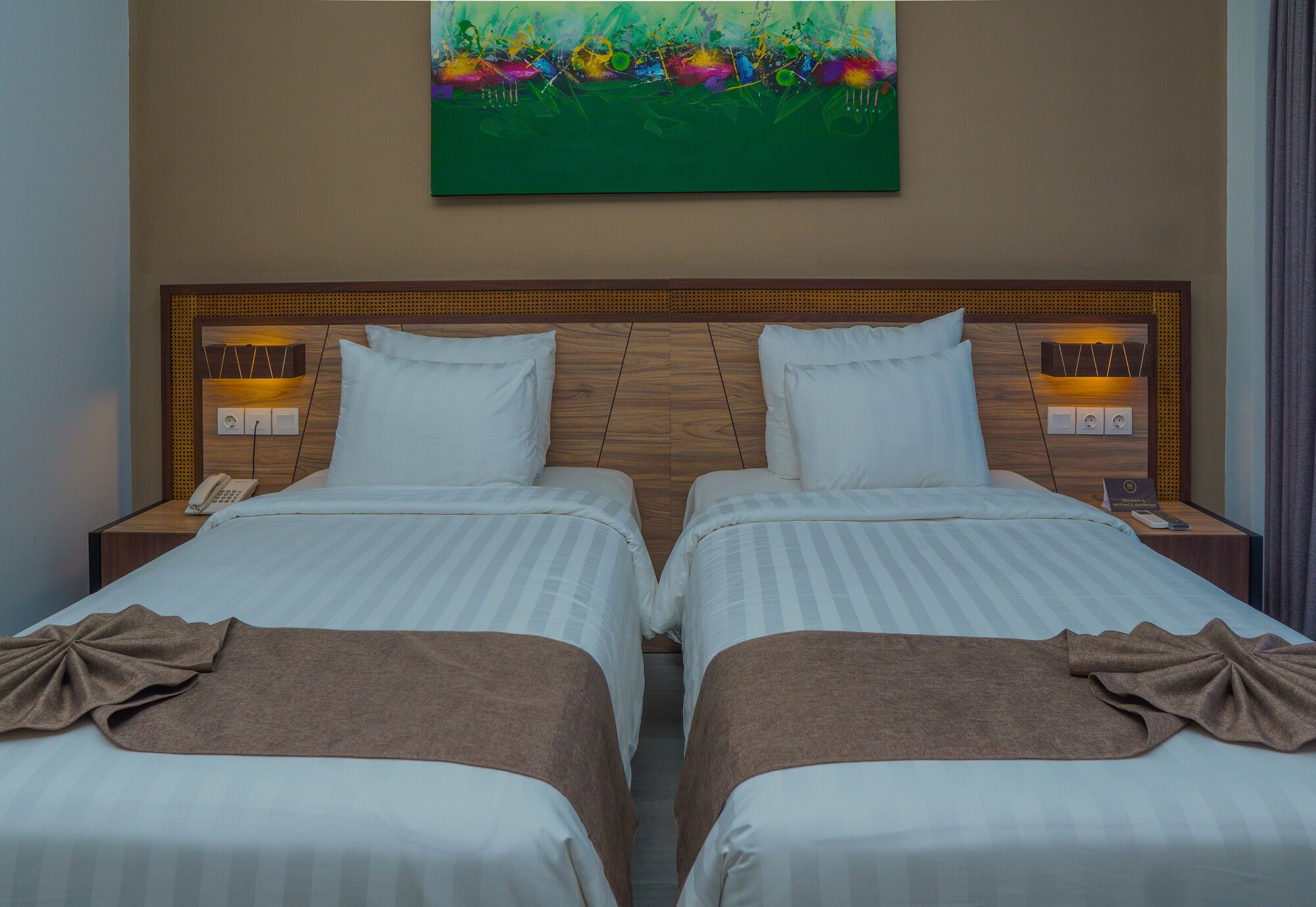 SUPERIOR POOL SIDE ROOM