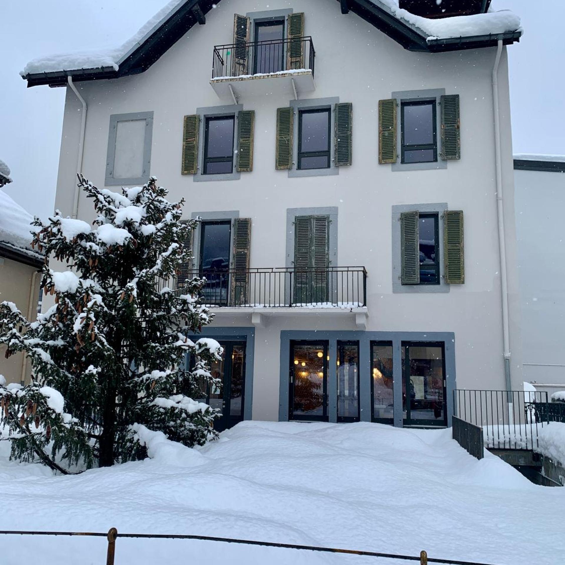 Cosmiques Hotel 3/40