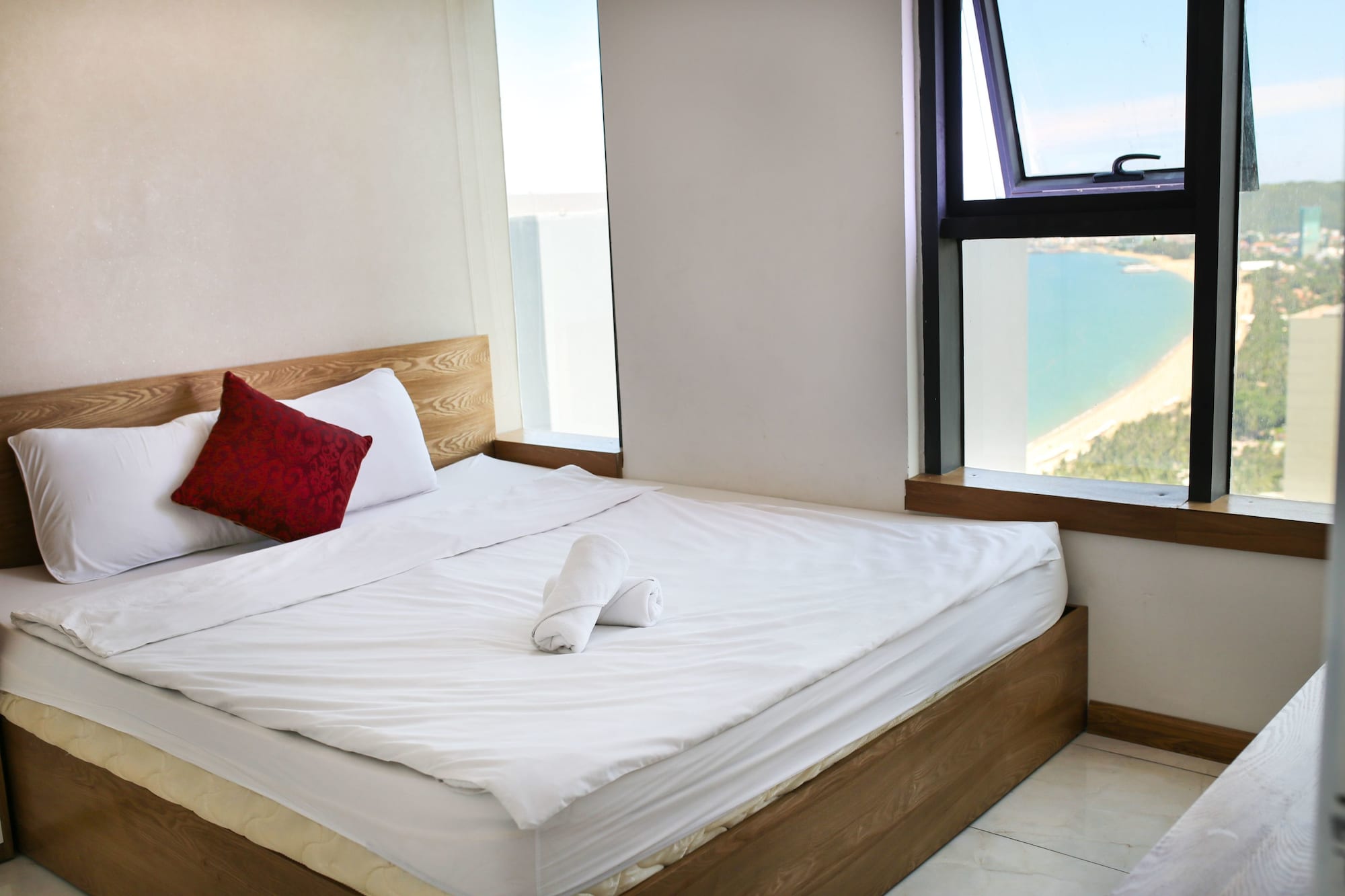 1 BEDROOM, APARTMENT, DOUBLE BED, OCEAN FRONT, CITY VIEW
