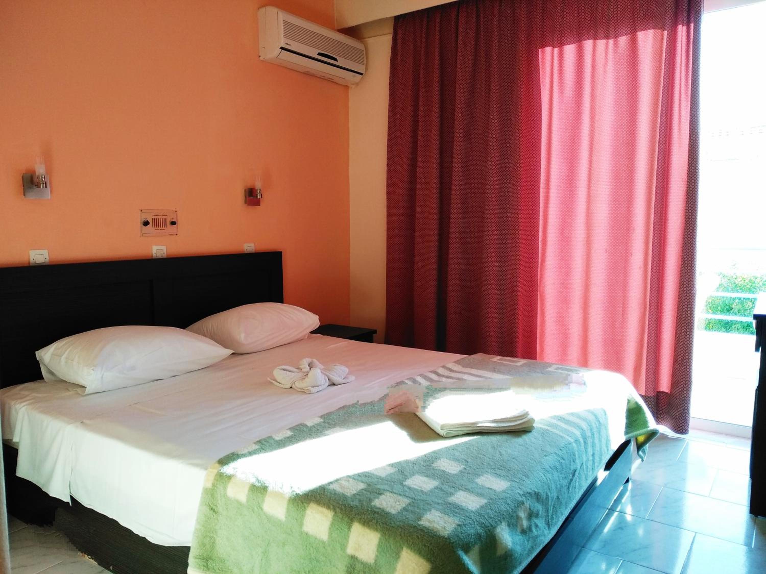 ROOM, SINGLE