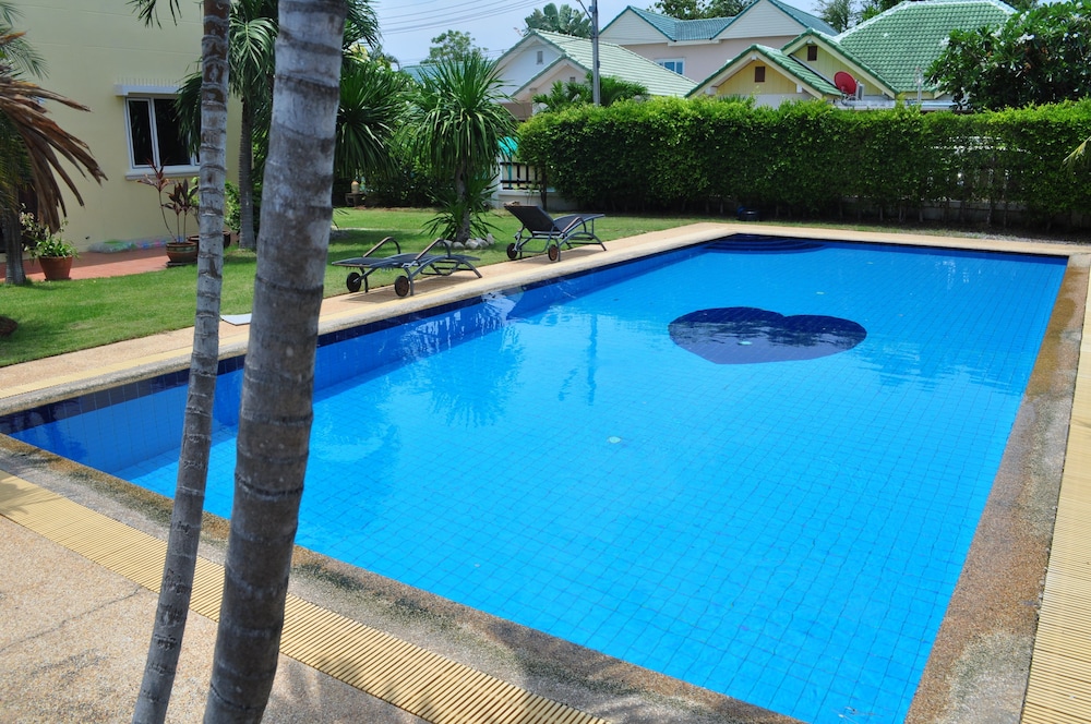 Tropical Hill by Melody Hua-Hin 15/49