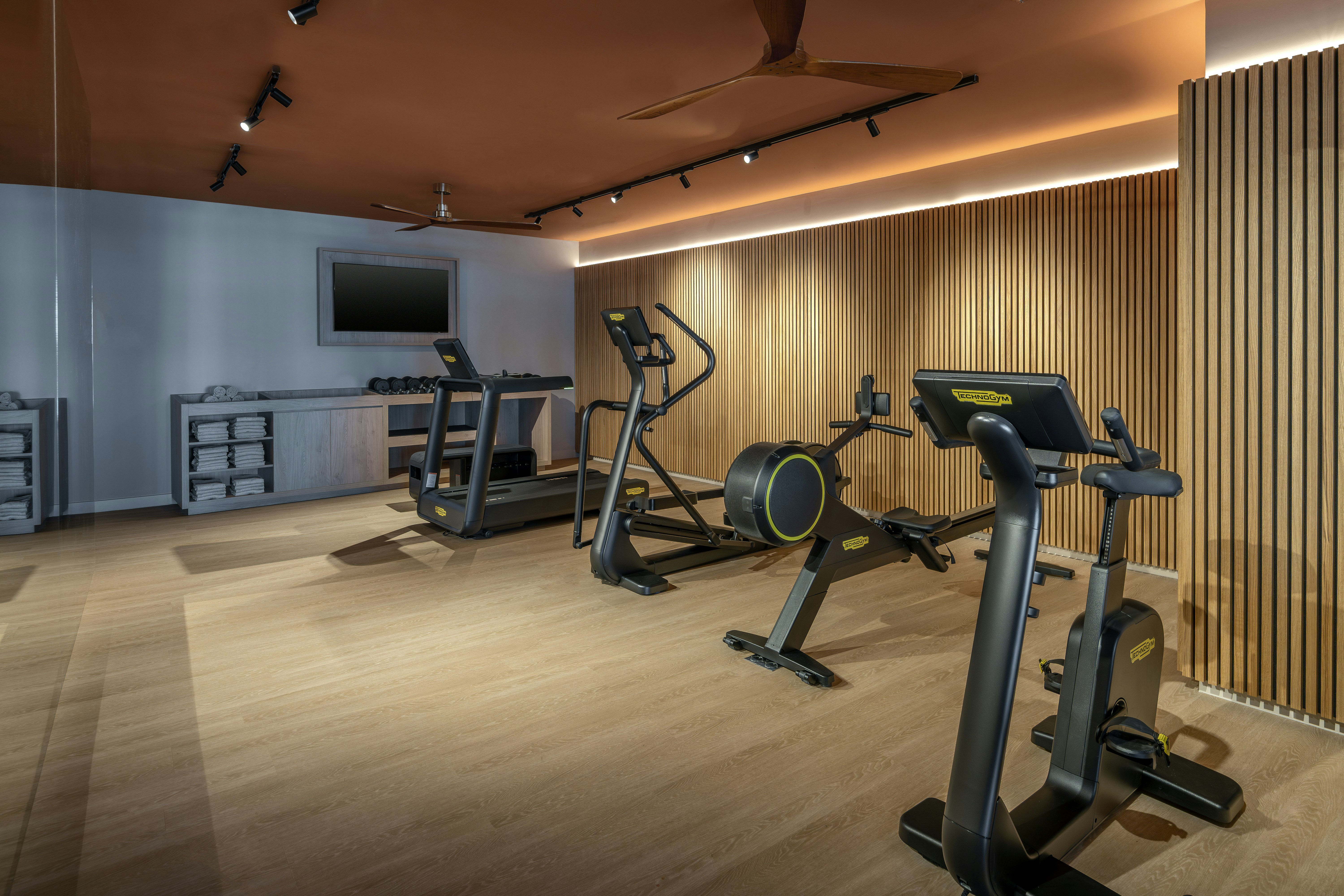 Marina Bay Riviera Hotel, Curio Collection by Hilton 27/54