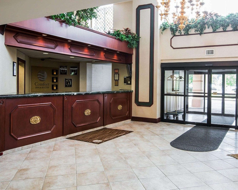 Comfort Inn & Suites Hawthorne NY 6/72