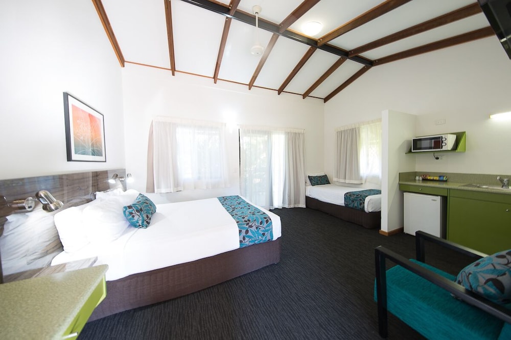 PALMS CITY RESORT 24/63