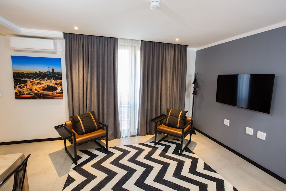 Max Executive Apartments 63/72
