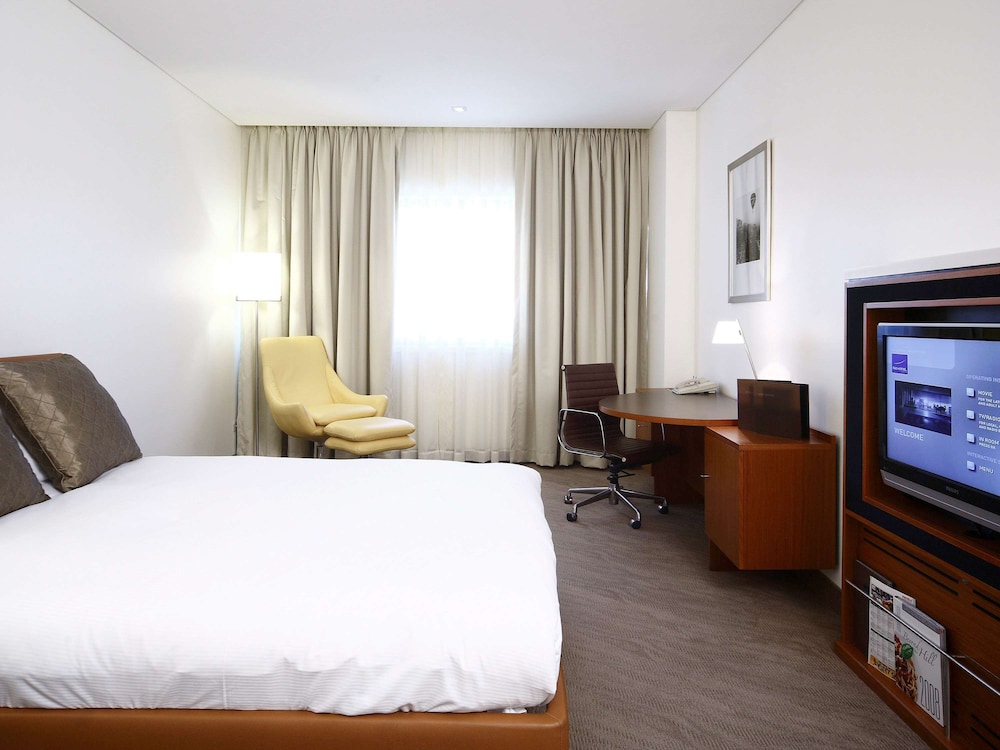 Novotel Canberra 13/72